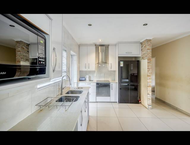 3 BEDROOM HOUSE FOR SALE IN BEACON BAY